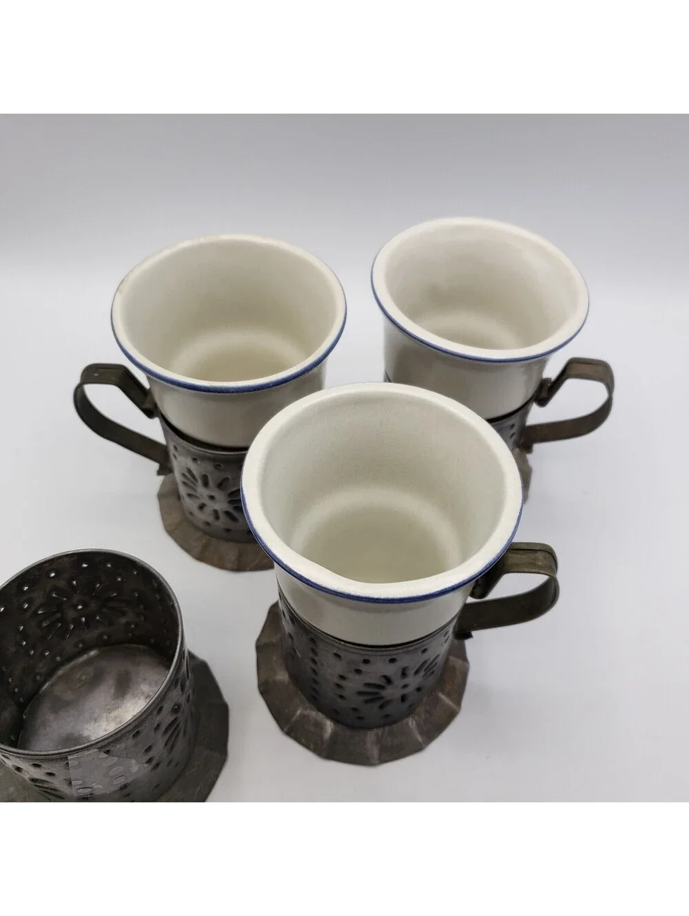 3 VTG Pfaltzgraff Yorktowne Tinsmith Stoneware Coffee Mug Cup Punched Tin Holder